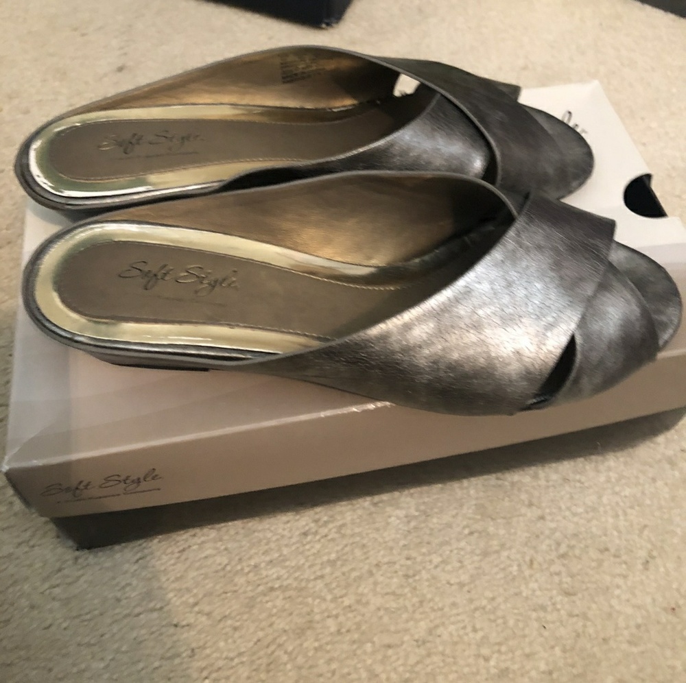 Ladies Slides - Picture 3 of 3